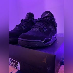 Jordan 4 blackcats size 10, used only twice